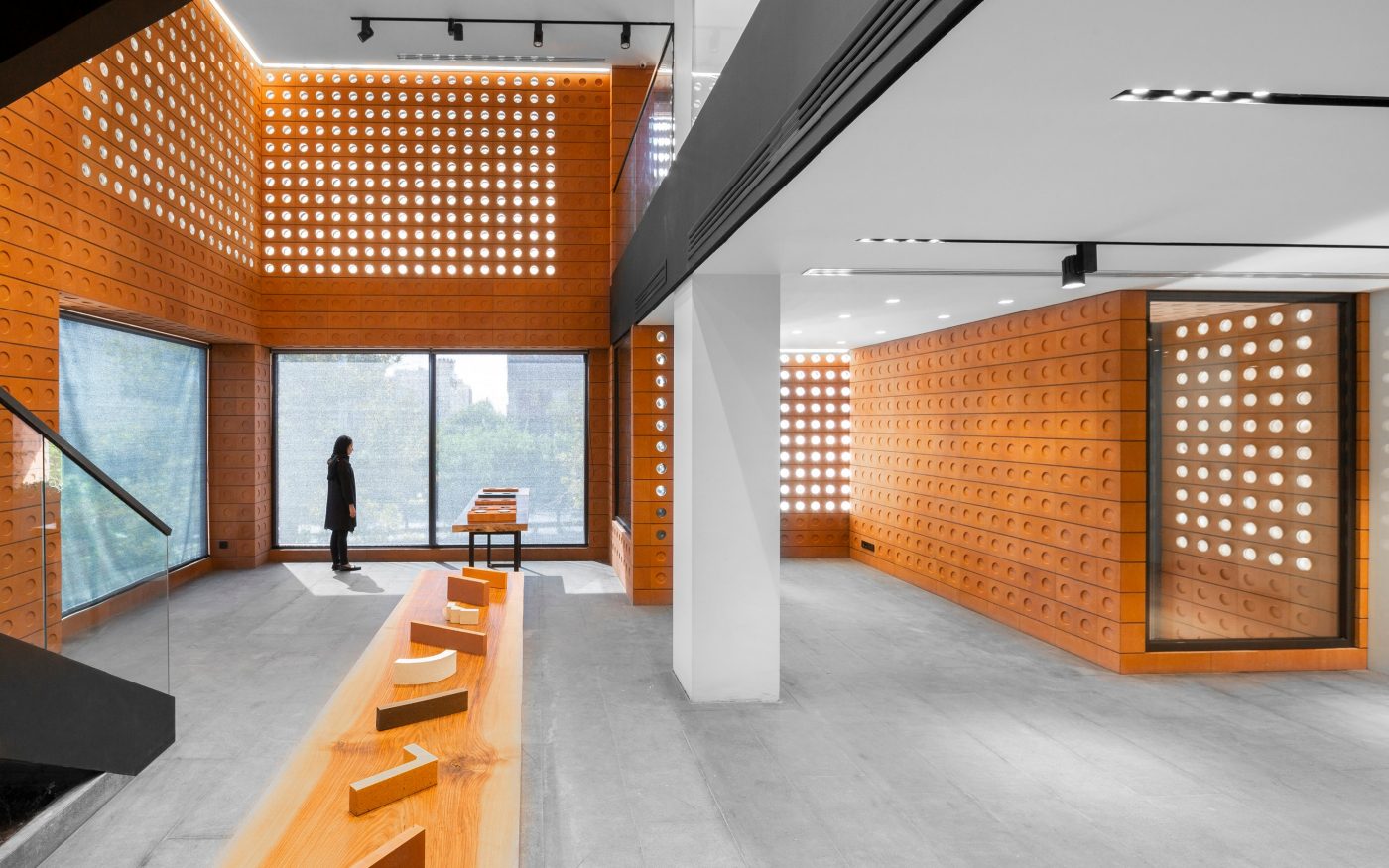 Kohan Ceram Central Office. Brick Award 22 Category "Working together". Hooba Design. Inside view