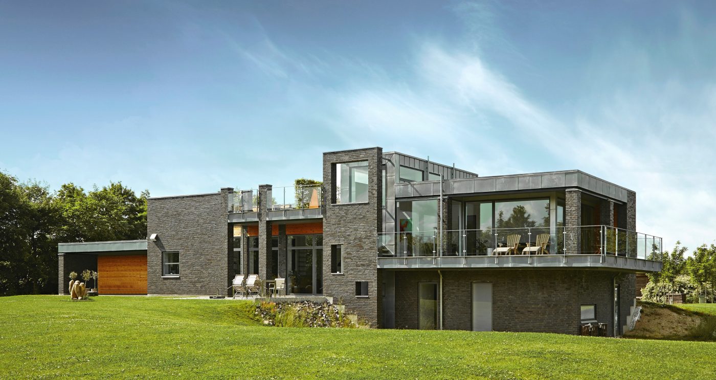 Single-family house, Black Beauty