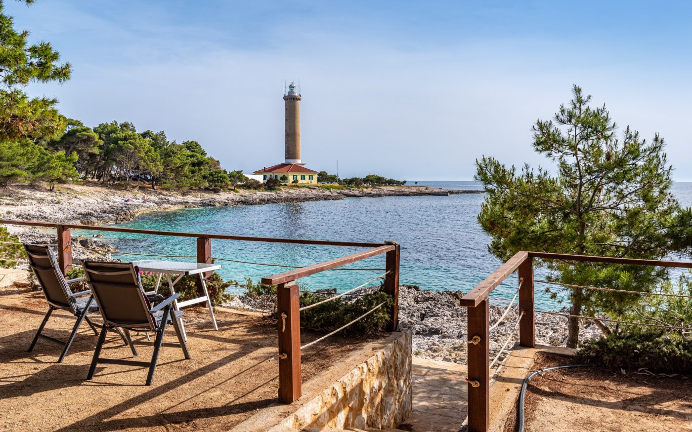 Kamp Kargita sa Semmelrock opločnicima