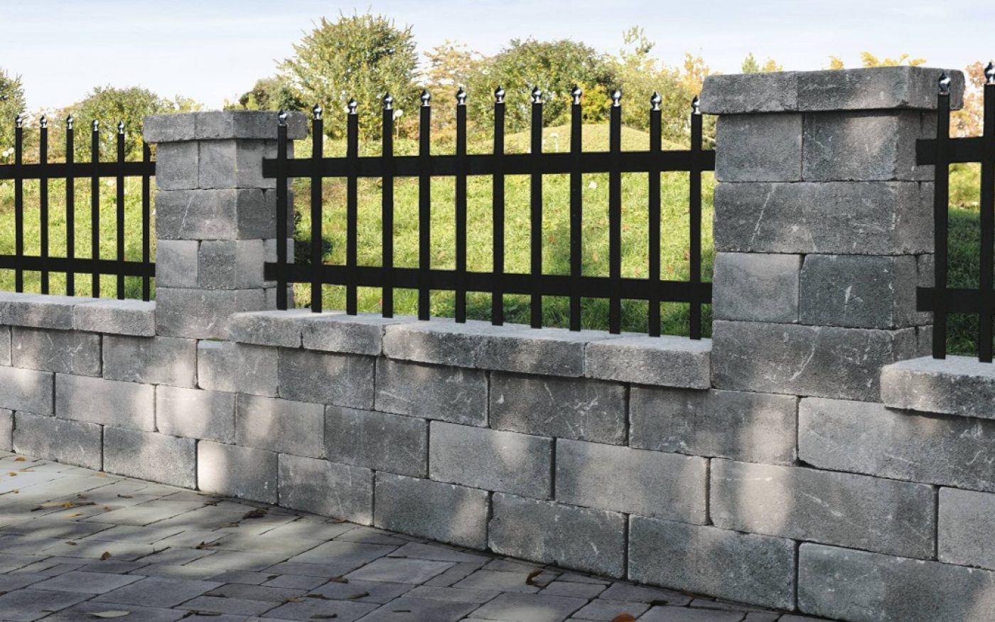 Ograda od Semmelrock Castello zida u sivoj boji