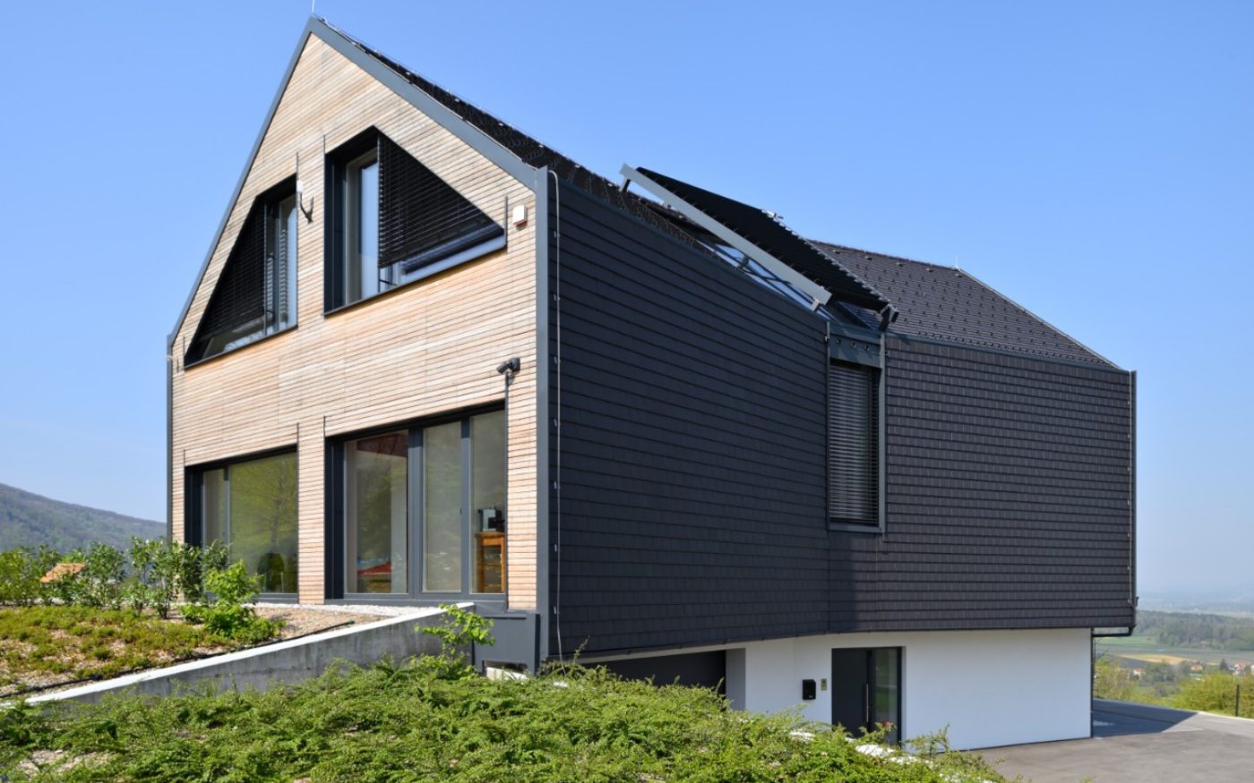 Kuća s Plan 30 crijepom kao petom fasadom