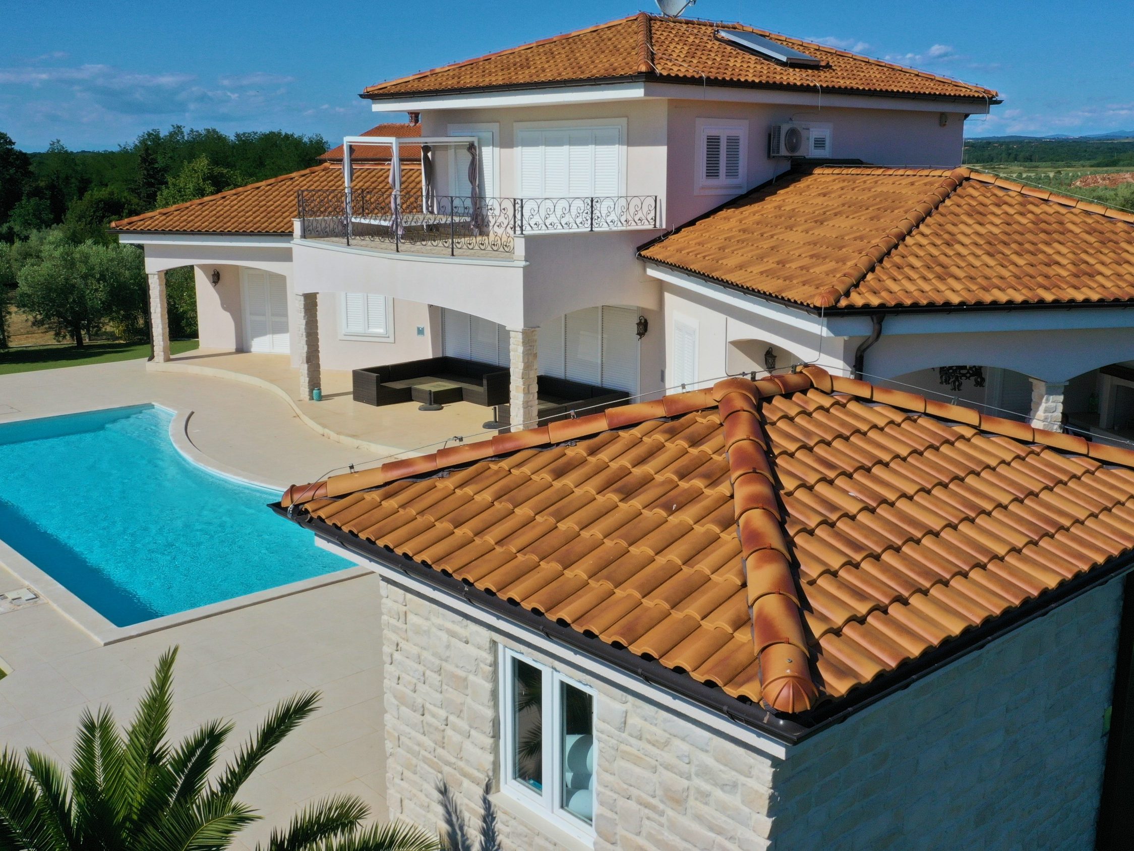 Moderna vila u mediteranskom stilu