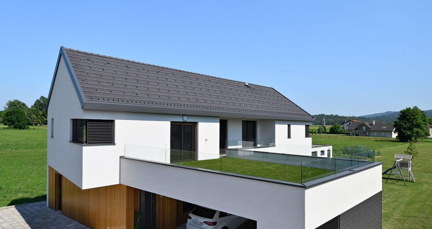 Tondach cjelokupno krovni sustav - crijep, sistemska oprema i krovni prozori na modernoj kući