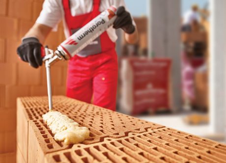 Punere in opera Porotherm Profi cu Spuma Porotherm Dryfix autostrada