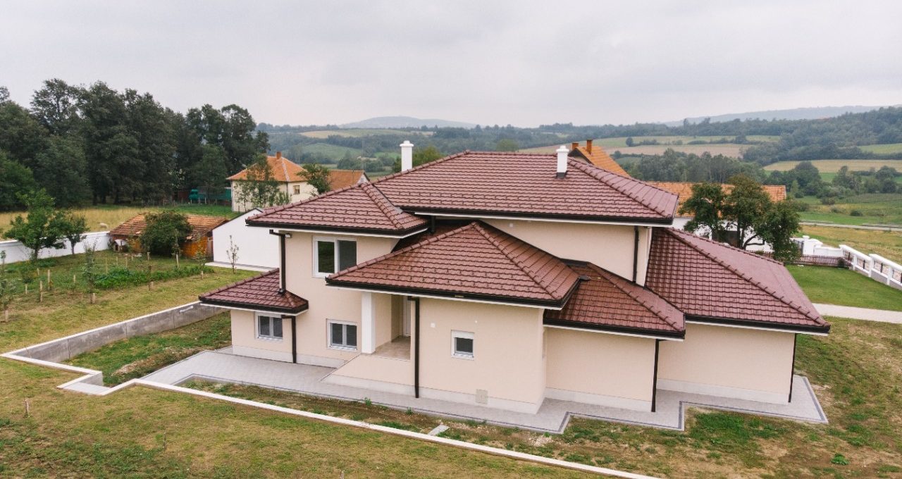 Referentni objekt s Tondach Continental line crijepom - elegantan kosi krov na obiteljskoj kući