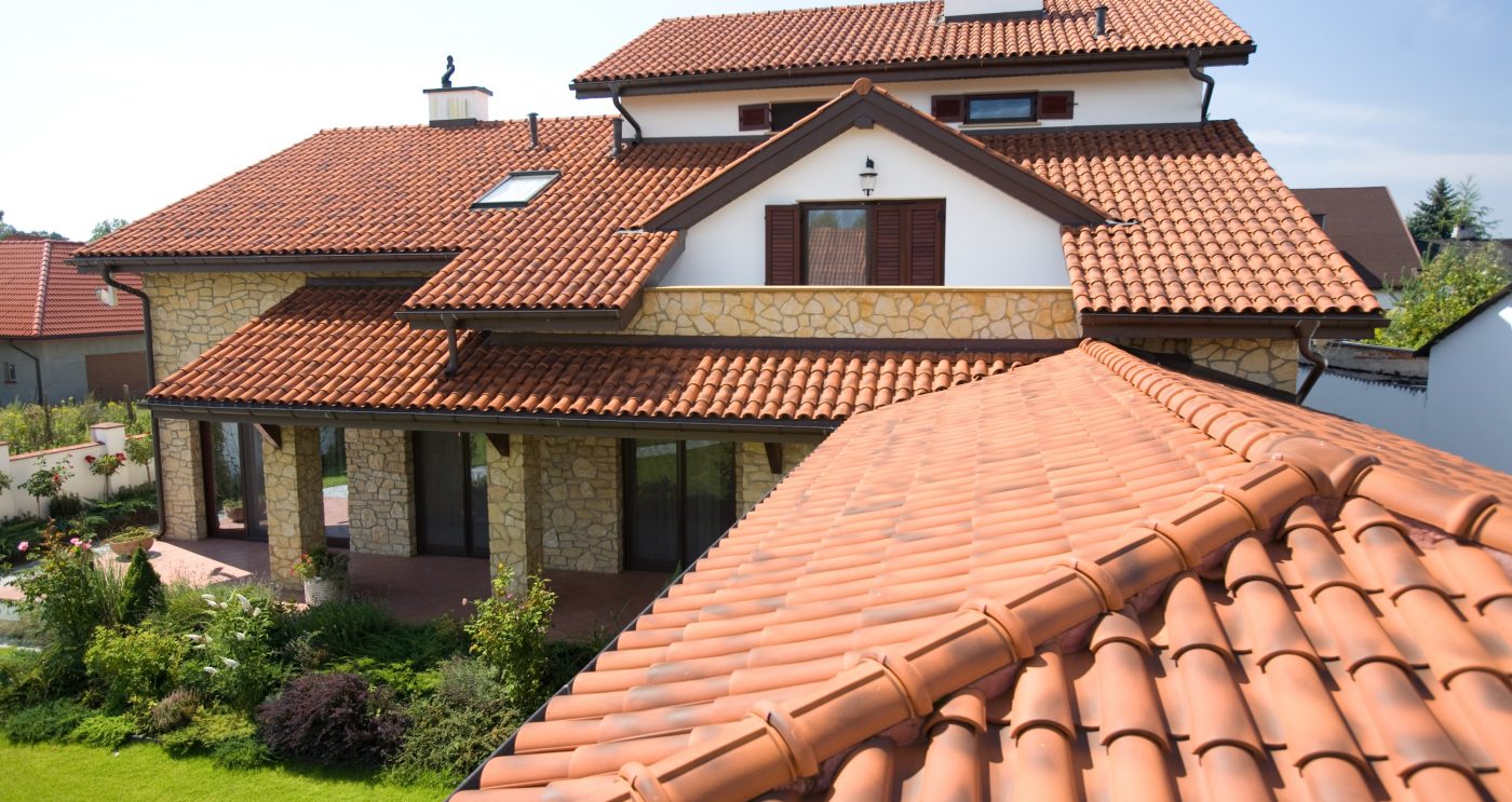 Mediteranska obiteljska kuća s Tondach Mediterranean line crijepom - valoviti crijep u terakota boji