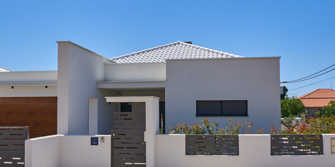 Tondach Mediteranska linija - valoviti glineni crijep za prioblje, bijela boja, mediteranska arhitektura