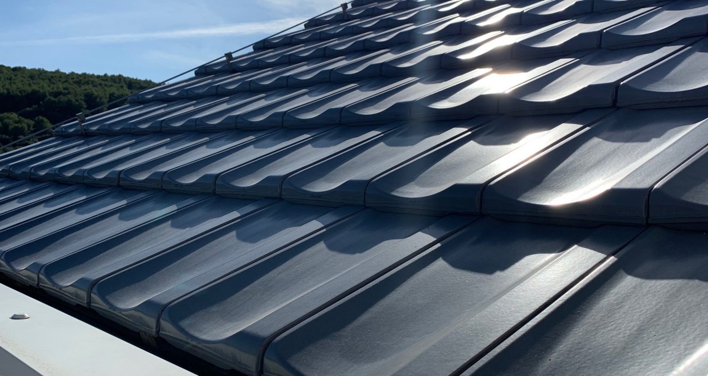 Tondach Contiton 9 Saturn glineni crijep - detalj površine modernog ravnog crijepa