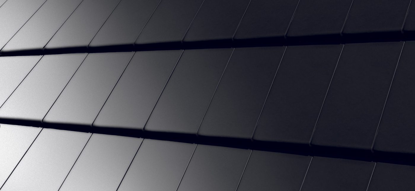 Tondach Planoton 10 crijep na kosom krovu moderne obiteljske kuće - detalj velikog formata