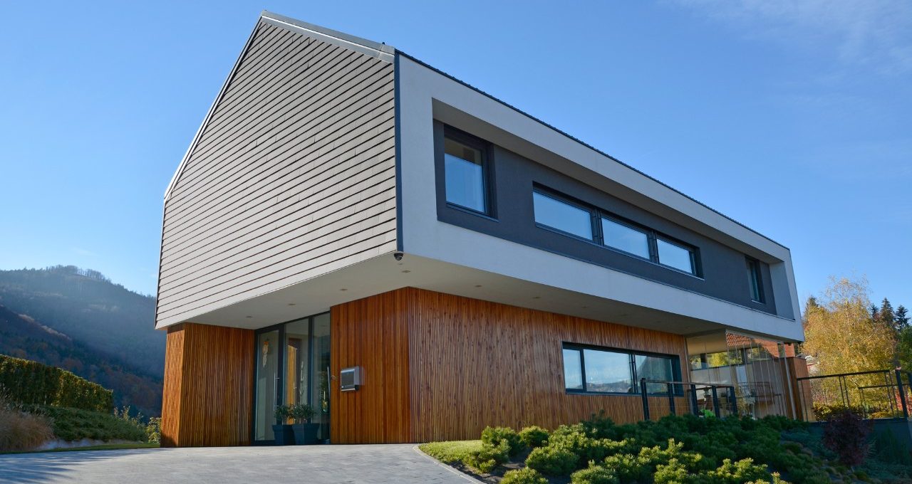 Minimalistički objekt s fasadnom oblogom