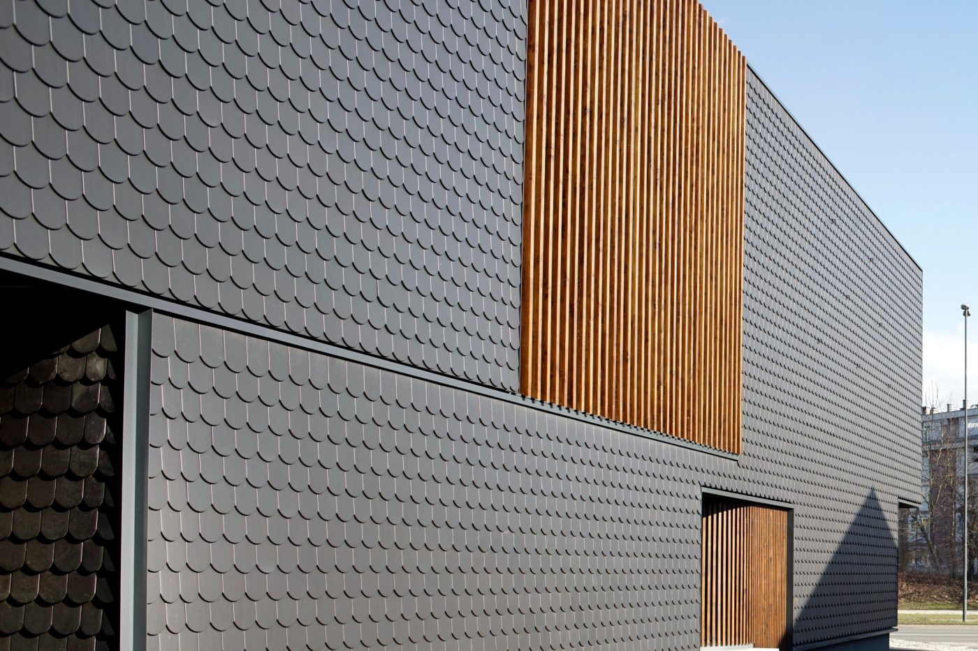 Detalj Tondach Biber crijepa kao fasadne obloge na vanjskom zidu objekta