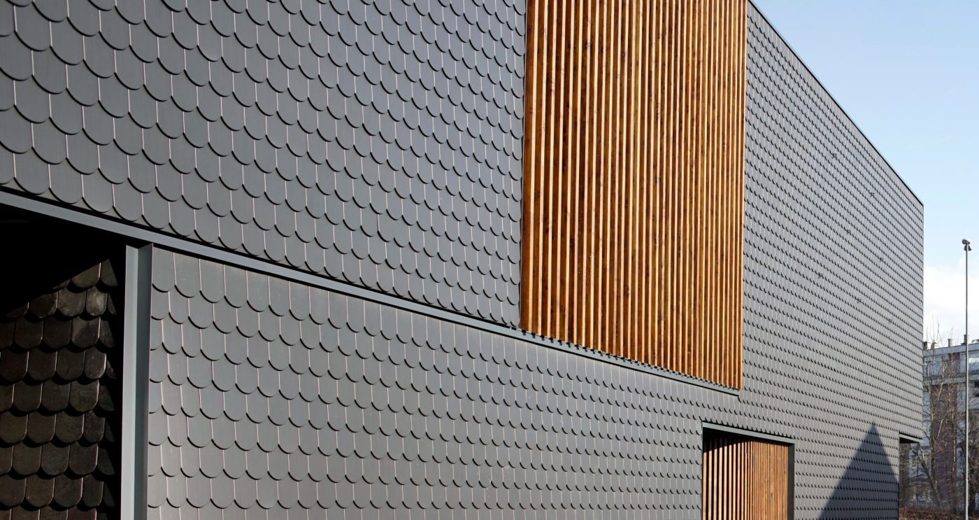 Detalj Tondach Biber glinenog crijepa u Natur Color crnoj boji