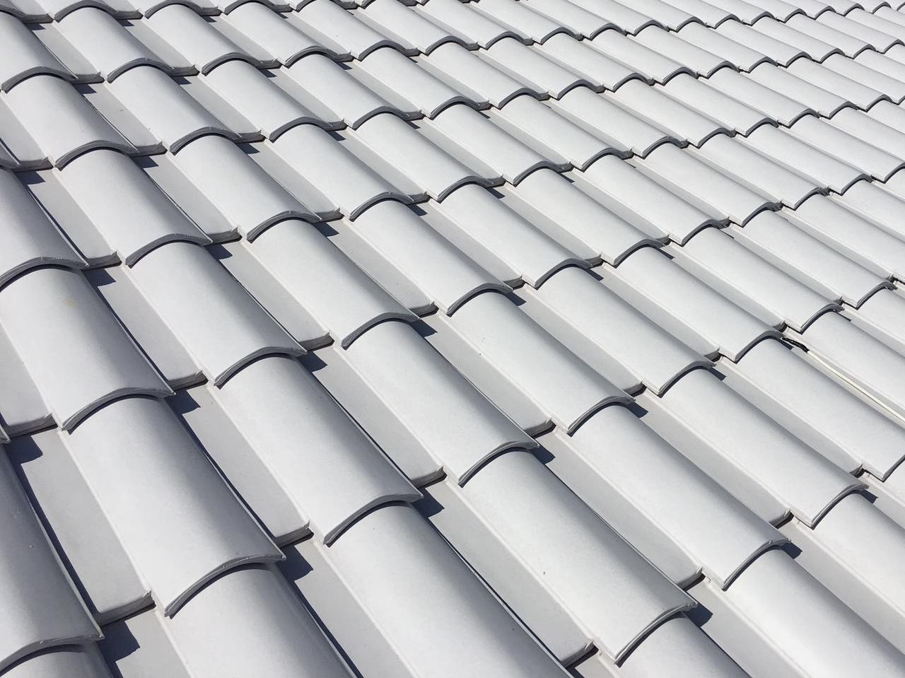 Tondach Veneton 11 Natur Color bijela - valoviti mediteranski glineni crijep s engobom u bijeloj boji