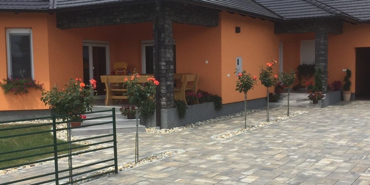 Semmelrock Venetia kombinirana forma lava siva opločnici položeni na vanjskoj površini - elegantna i jedinstvena popločana površina u sivim prošaranim tonovima