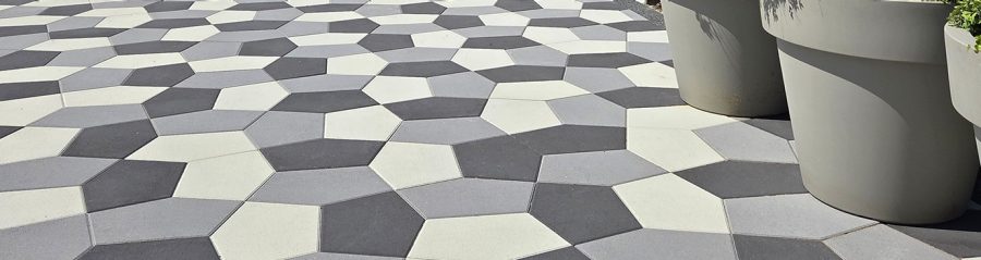 Semmelrock Pentalock opločnici, mix kombinacija boja s ukrasnim teglama i biljem