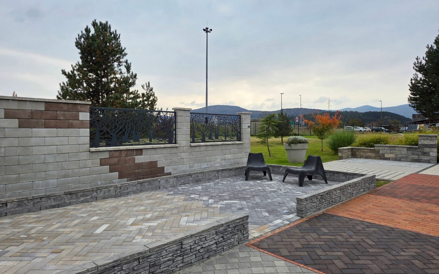 Semmelrock betonske ogrande i zidići - izložbeni vrt Ogulin