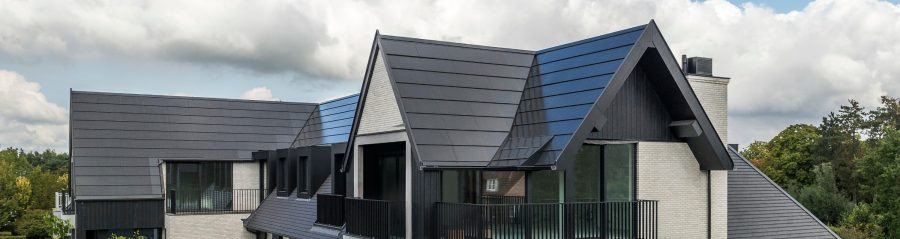 Integrirani fotonaponski sustav Wevolt X-Roof u ravnini krovne plohe na modernoj obiteljskoj kući