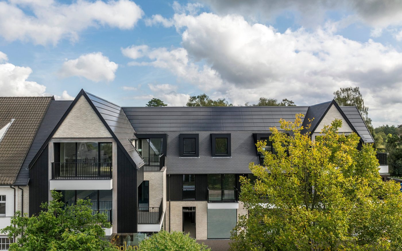 Integrirani fotonaponski sustav na obiteljskoj kući s kosim krovom