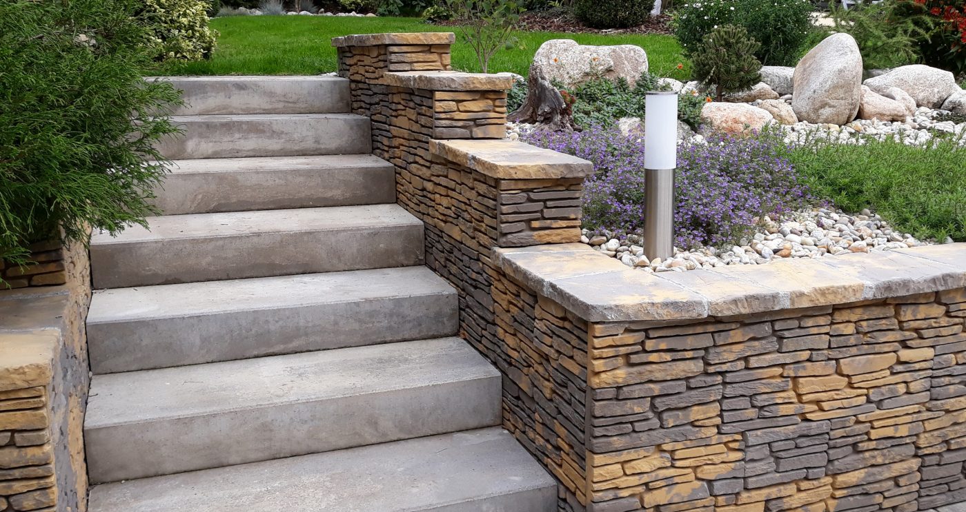 Stepenice i zid napravljene od Semmelrock proizvoda