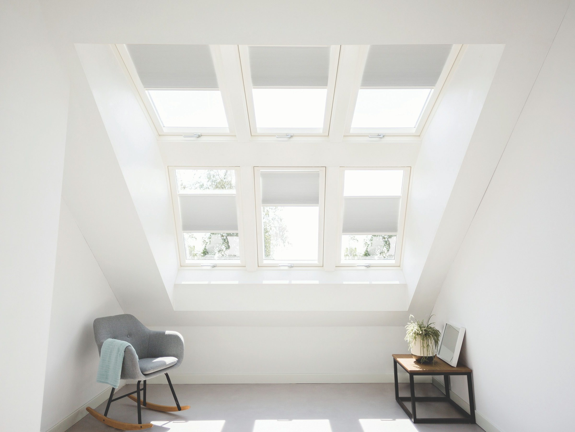 Kombinacija krovnih prozora u niz uz Tondach opšav