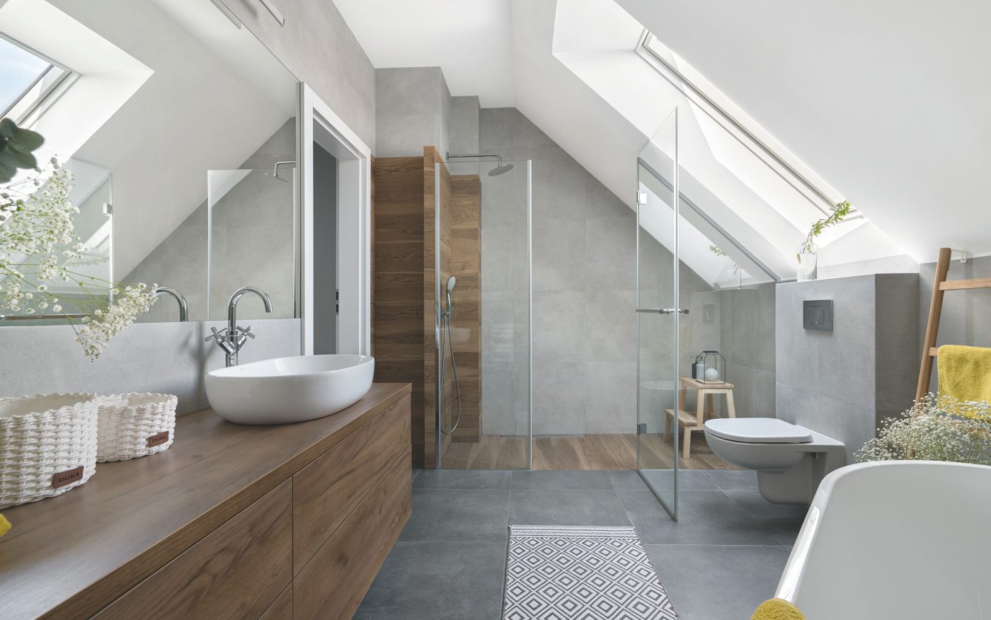 Moderna kupaona s krovnim prozorima