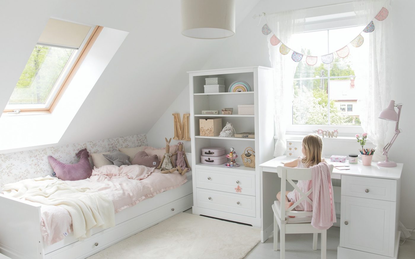 Tondach krovni prozor s unutarnjiim sjenilom u dječjoj sobi