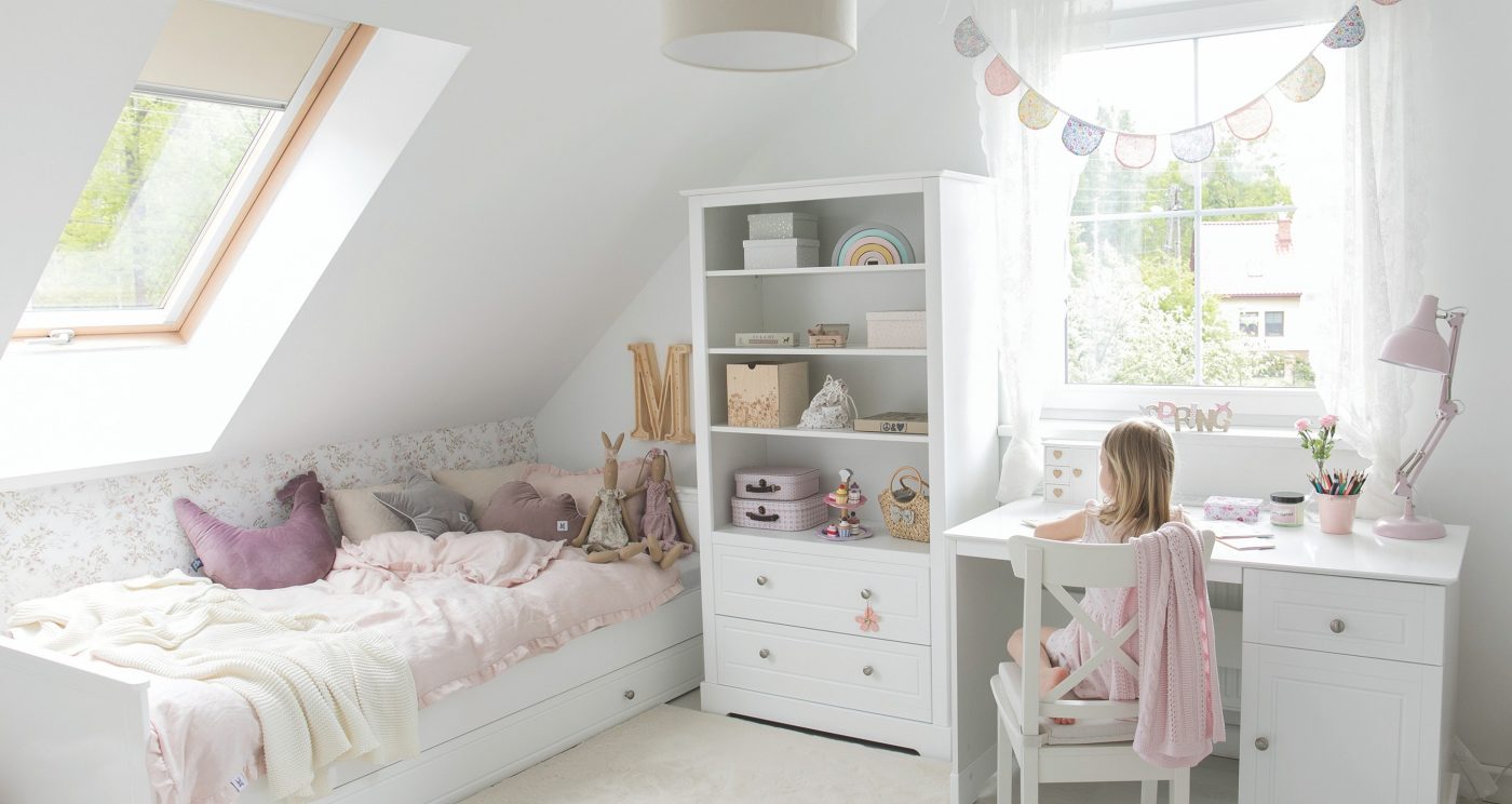 Tondach krovni prozor s unutarnjim sjenilom u dječjoj sobi